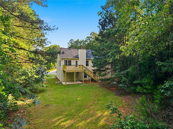 4th image of 210 Coldwater Dr