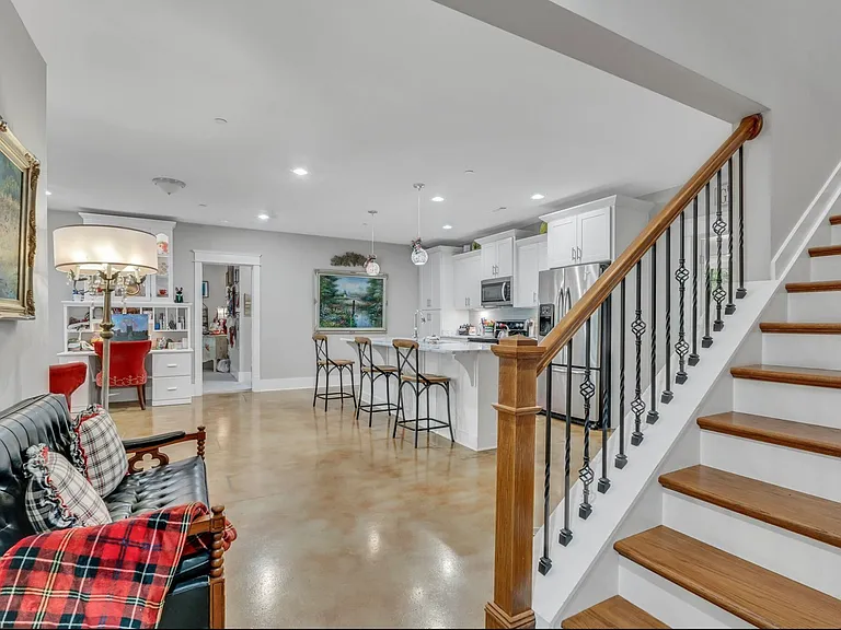 126 Brooksbank Dr — Photo 27