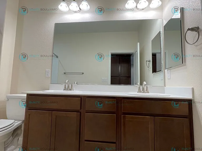 1017 Middle Gate Rd — Photo 32