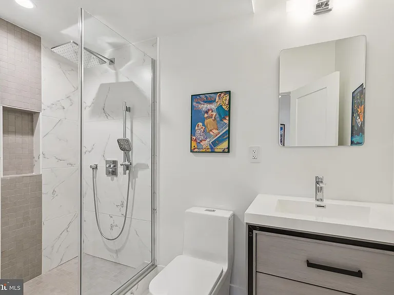 527 Brown St — Photo 36