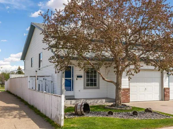 202 W Willowbrook Close NW, Airdrie, AB T4B 2J7