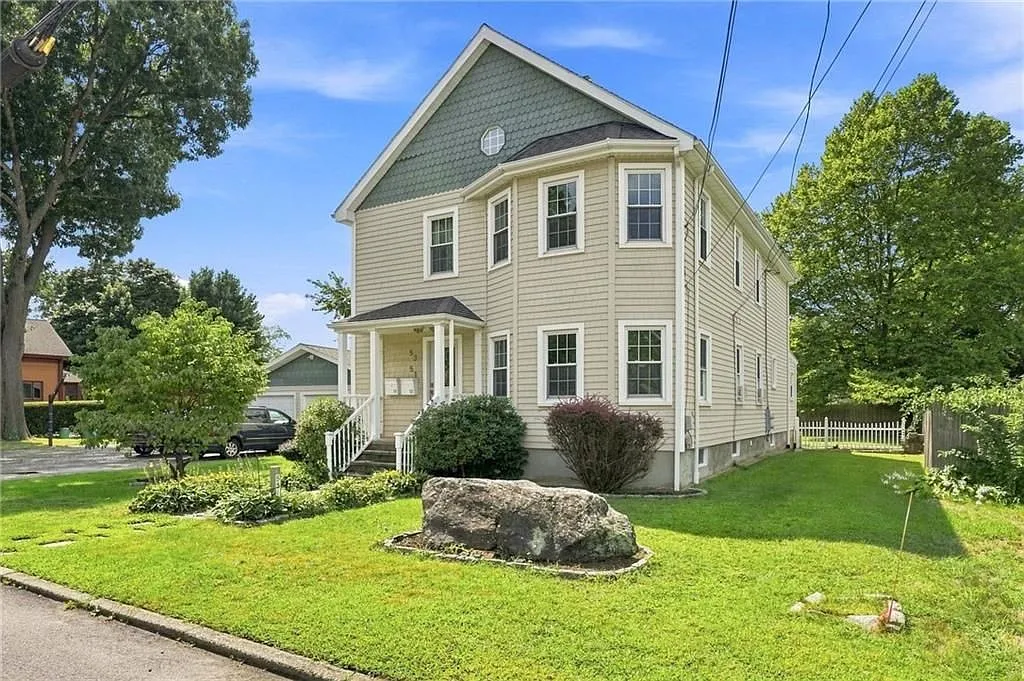 3 bed, 1.0 bath, 1077 sqft, $2,400 — Photo 2