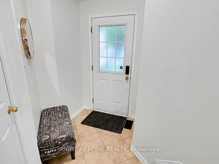 47 Tobermory Cres — Photo 2