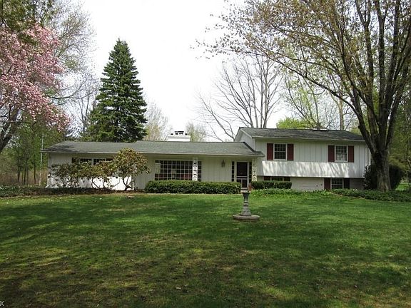 2nd image of 6085 Meadow Wood Dr