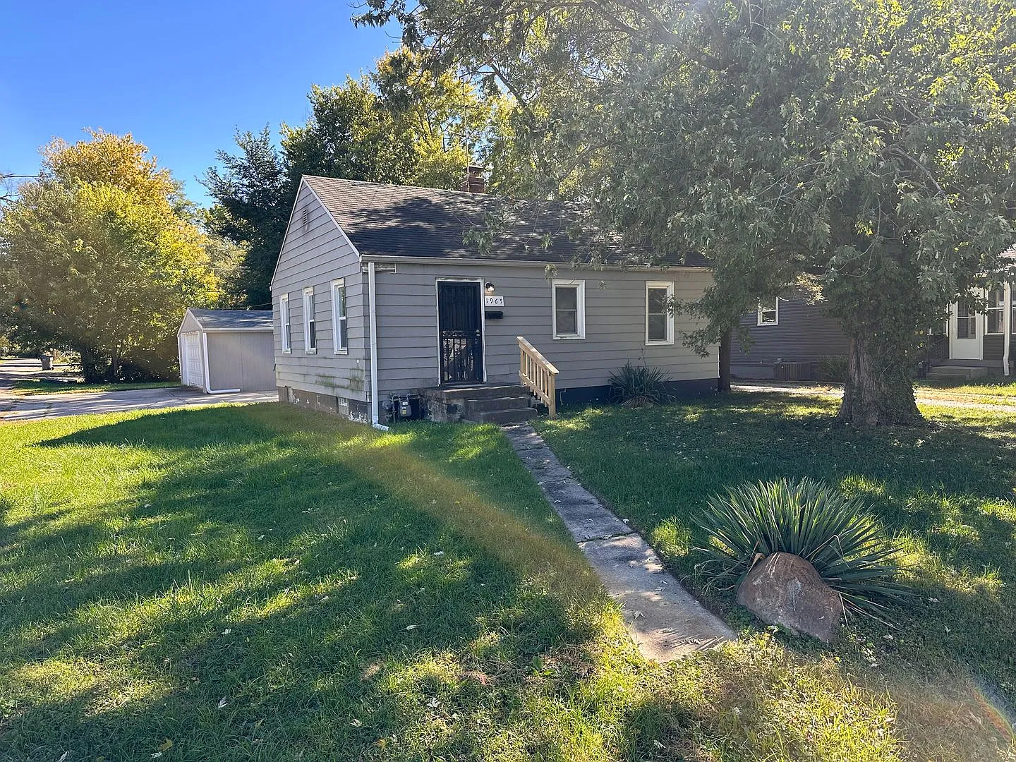 2 bed 1 bath, corner lot, 2 car detached garage, full basement. — Photo 1