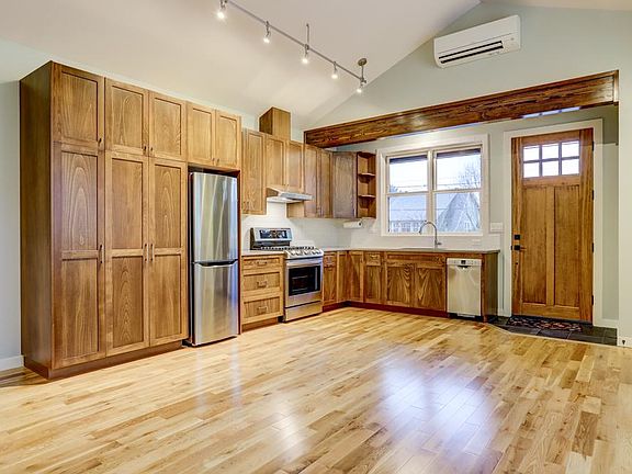 Custom kitchen: pull out pantry, lazy Susan, etc.