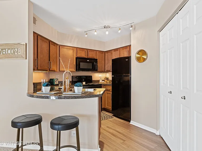 1621 Westminster Dr #112 — Photo 8