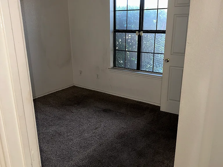 3303 Hereford Ln — Photo 7