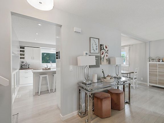 3rd image of 5 Labelle Cres
