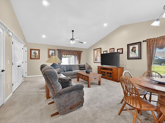 4th image of 422 S 1040th St E