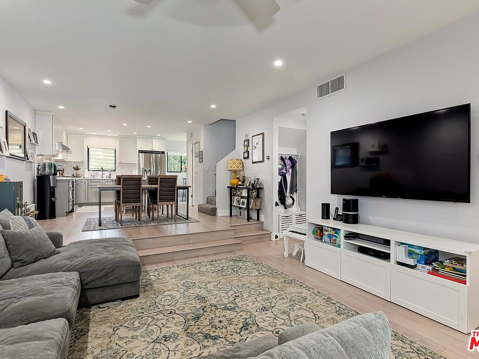1st image of 933 21st St APT 11