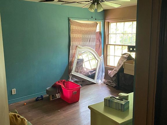 5th image of 118 Katherine Dr