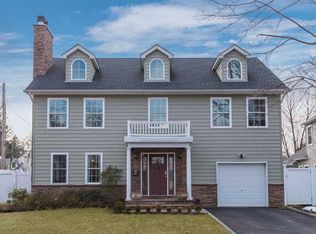 229 Nassau Rd, Huntington, NY 11743