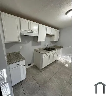 917 W 30th St — Photo 18