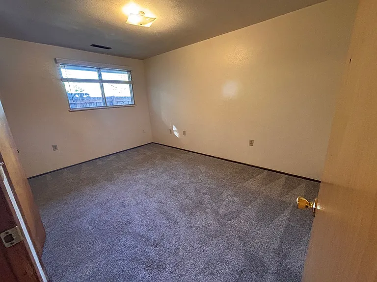 595 NW Oak Ave — Photo 21