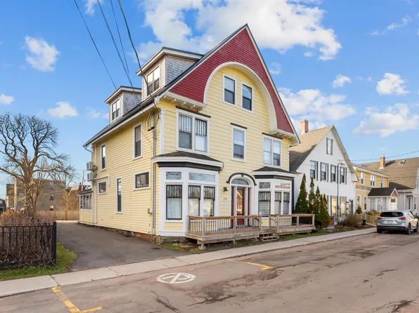 240 Sydney St, Charlottetown, PE C1A 1H1