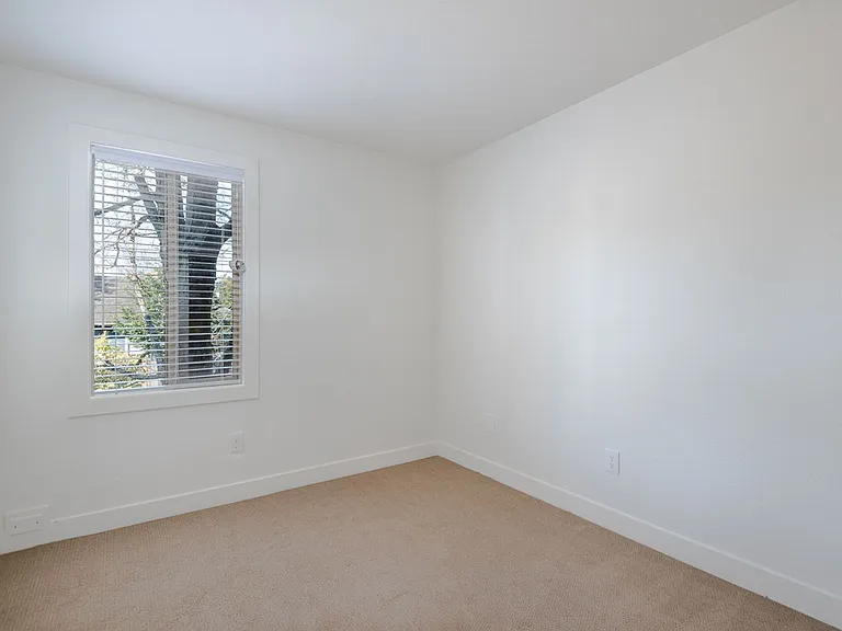 3200 E Union St — Photo 54