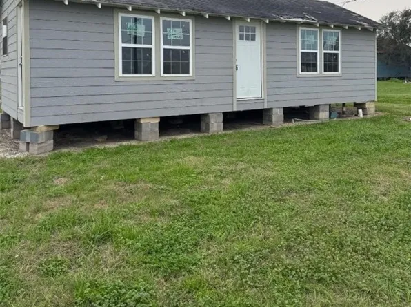 57 5th St, Port Lavaca, TX 77979