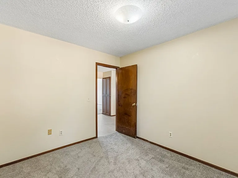 208 Hudson Pl — Photo 24