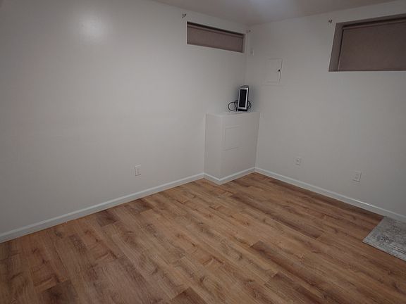 4th image of 40 Pebble Ln Floor 1