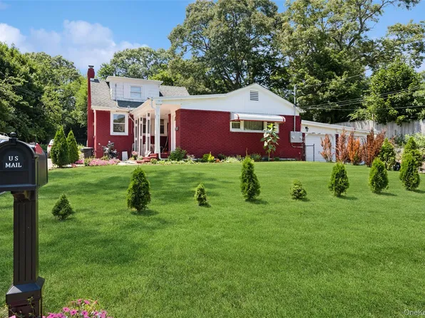 71 11th Avenue, Huntington Station, NY 11746