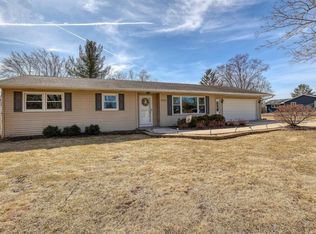W203 Belleview Ave, Oconomowoc, WI 53066