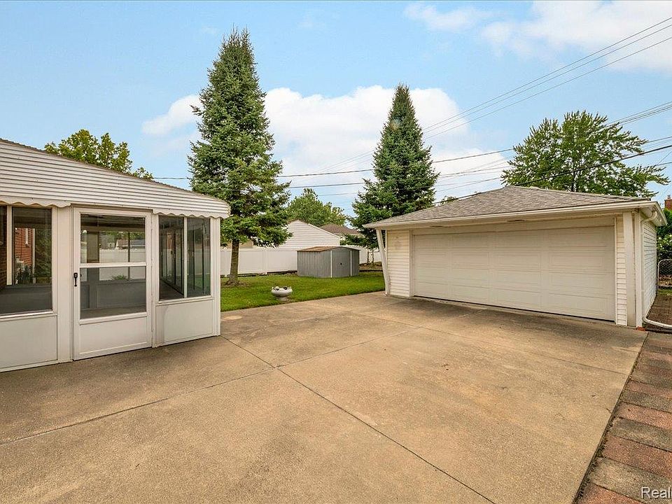 1952 Lakeview St, photo 22