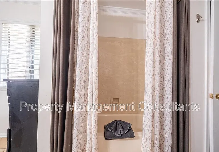 10017 Torino Dr SE — Photo 32