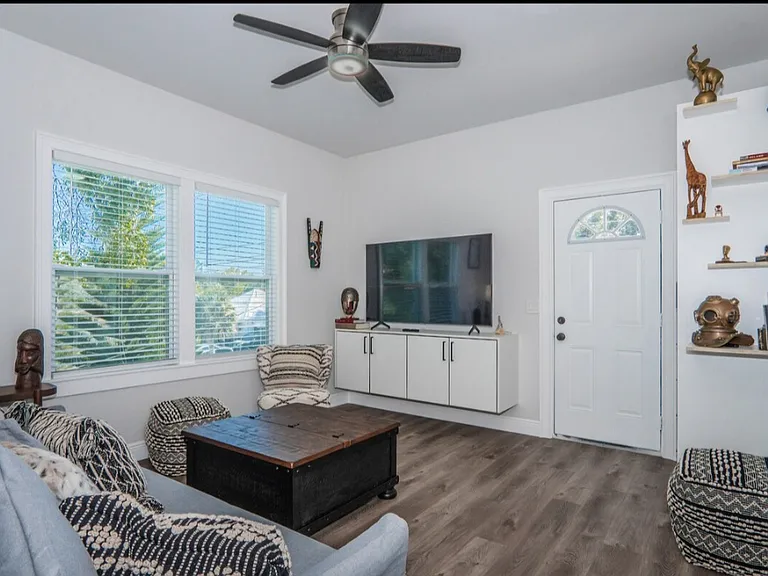2416 E Clark St #1 — Photo 8