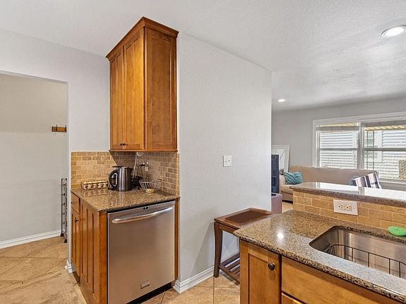 5th image of 2818 S Winston Ave #1