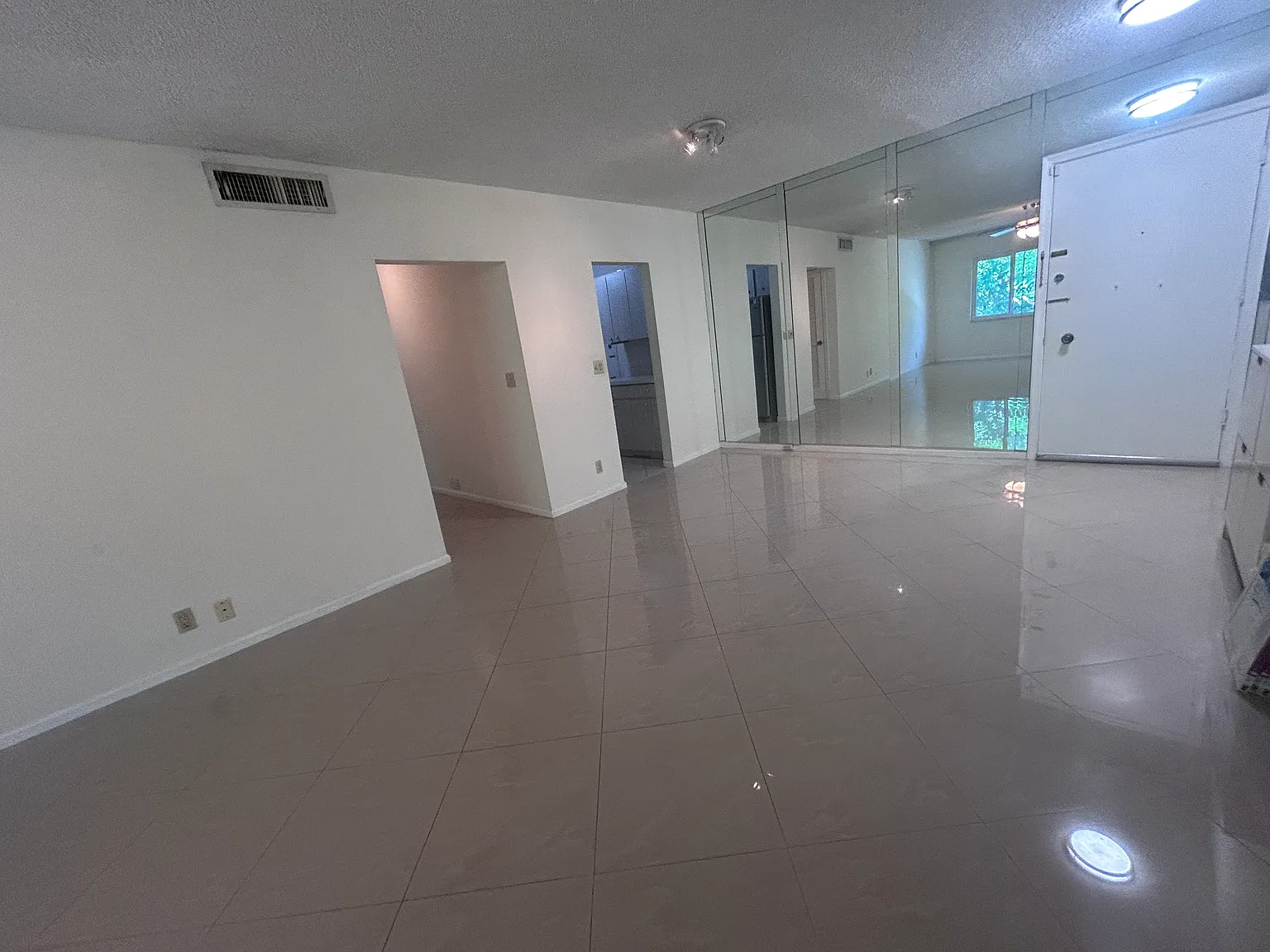2 bed, 1100 sqft, $1,985 — Photo 3