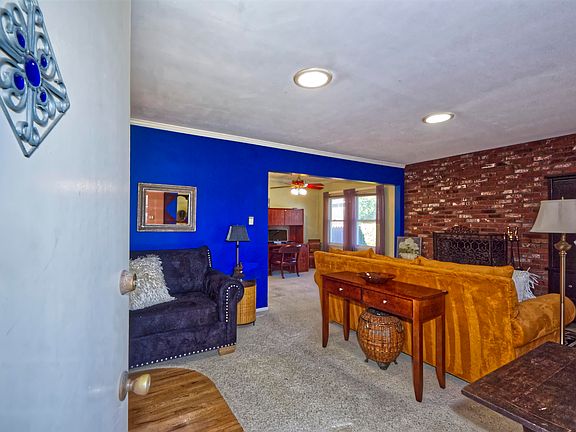 5th image of 555 S Dos Caminos Ave