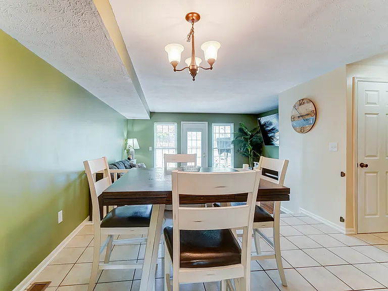 8064 Hetz Dr — Photo 14