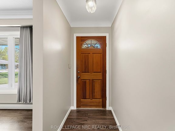 5th image of 4485 Queensway Cres
