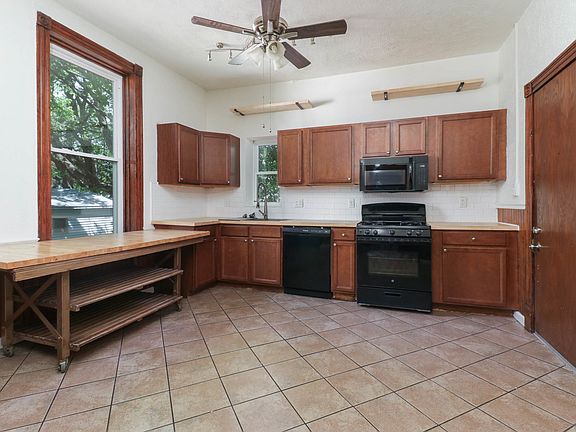 2nd image of 505 W Oakland Ave