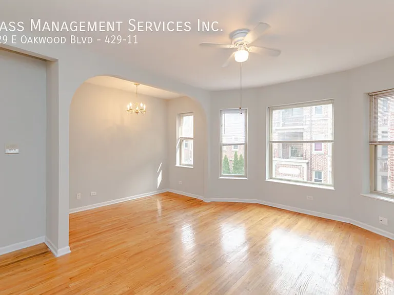 427-39 E Oakwood Blvd — Photo 51