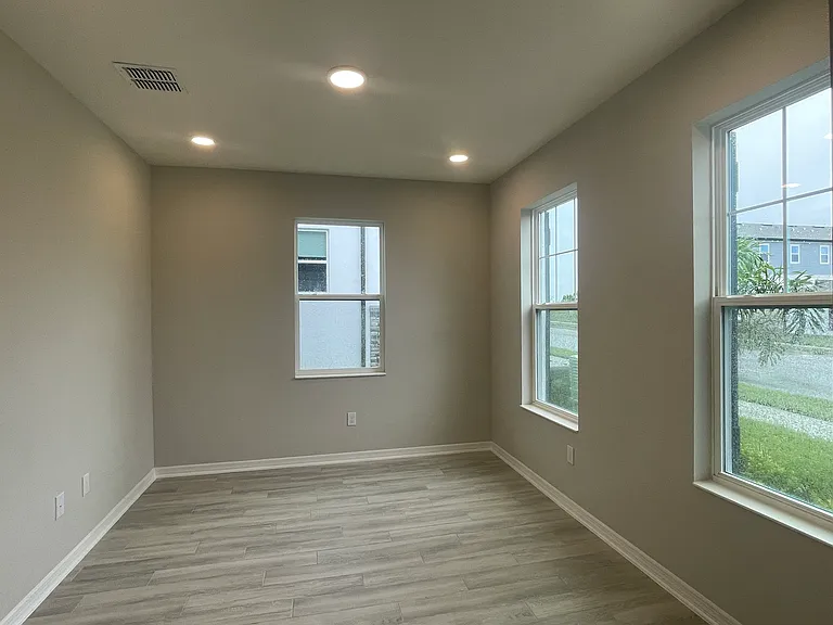 15911 Grafton Way — Photo 11