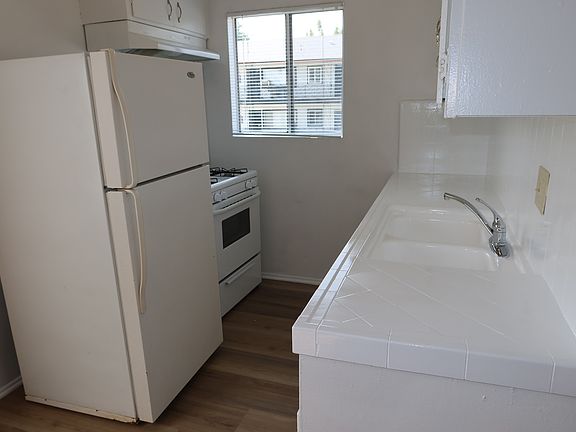 3rd image of 1162 N Gardner St APT 5