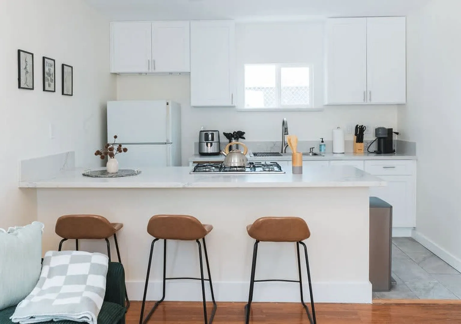 Stylish East Hollywood Apartment: Walk to Art & Theatre! — Photo 4