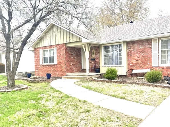 807 S 3rd St, Clinton, MO 64735
