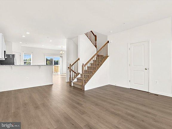 5th image of 2504 Boeing Way