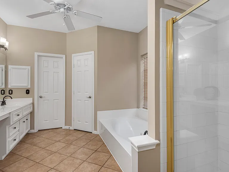 1719 Cantigny Ln — Photo 18