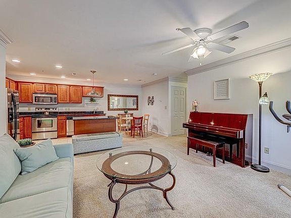 4th image of 304 Madison Ct SE