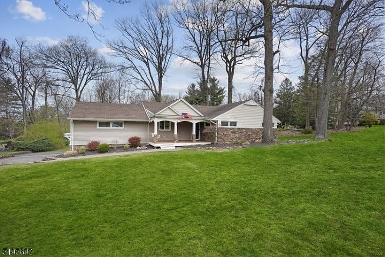 1st image of 29 Evergreen Dr
