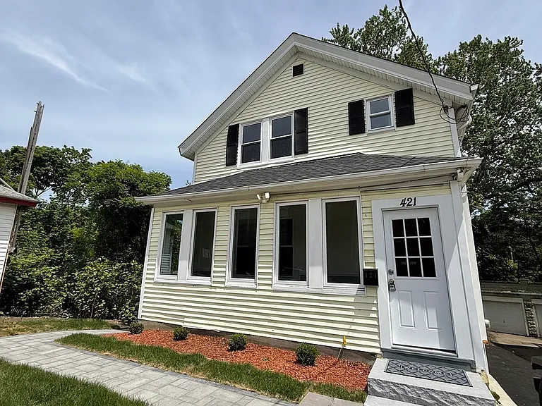421 Belgrade Ave — Photo 1