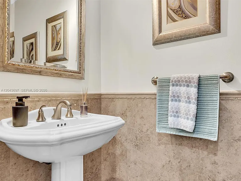 639 Verona Pl — Photo 31