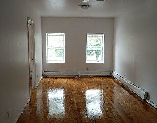 4th image of 418 Lewis Ave #2