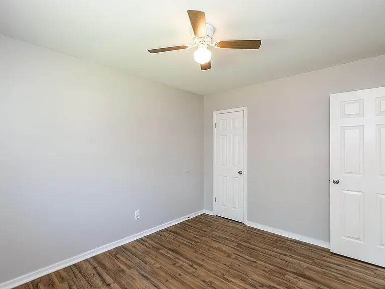 2028 E Clay St — Photo 16