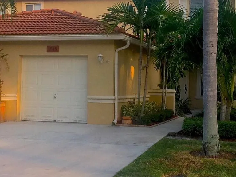 1515 Arezzo Cir — Photo 10