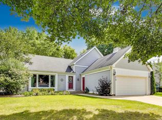 219 Abilene Ln, Vernon Hills, IL